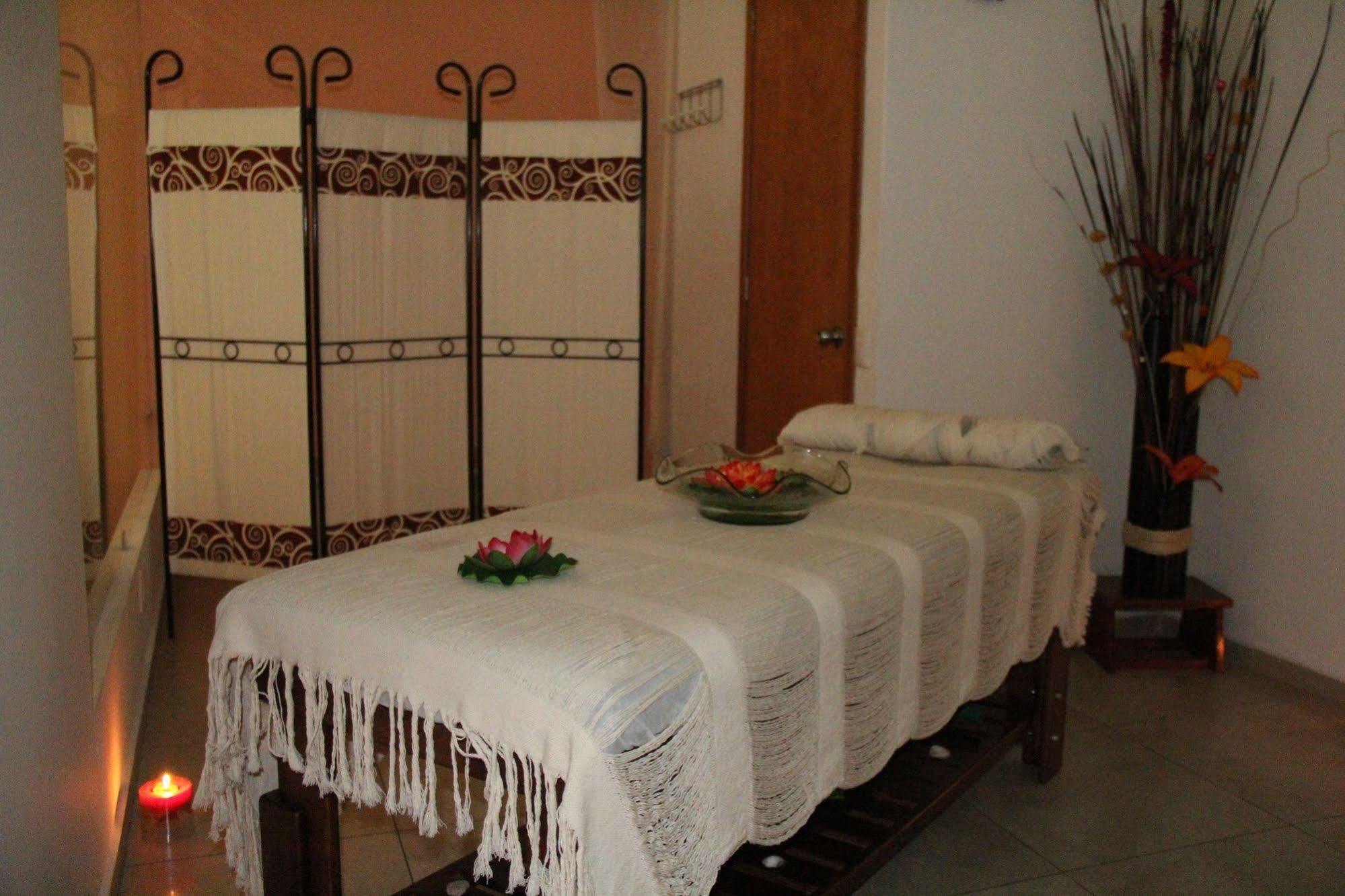 Hotel Real Запопан Екстериор снимка